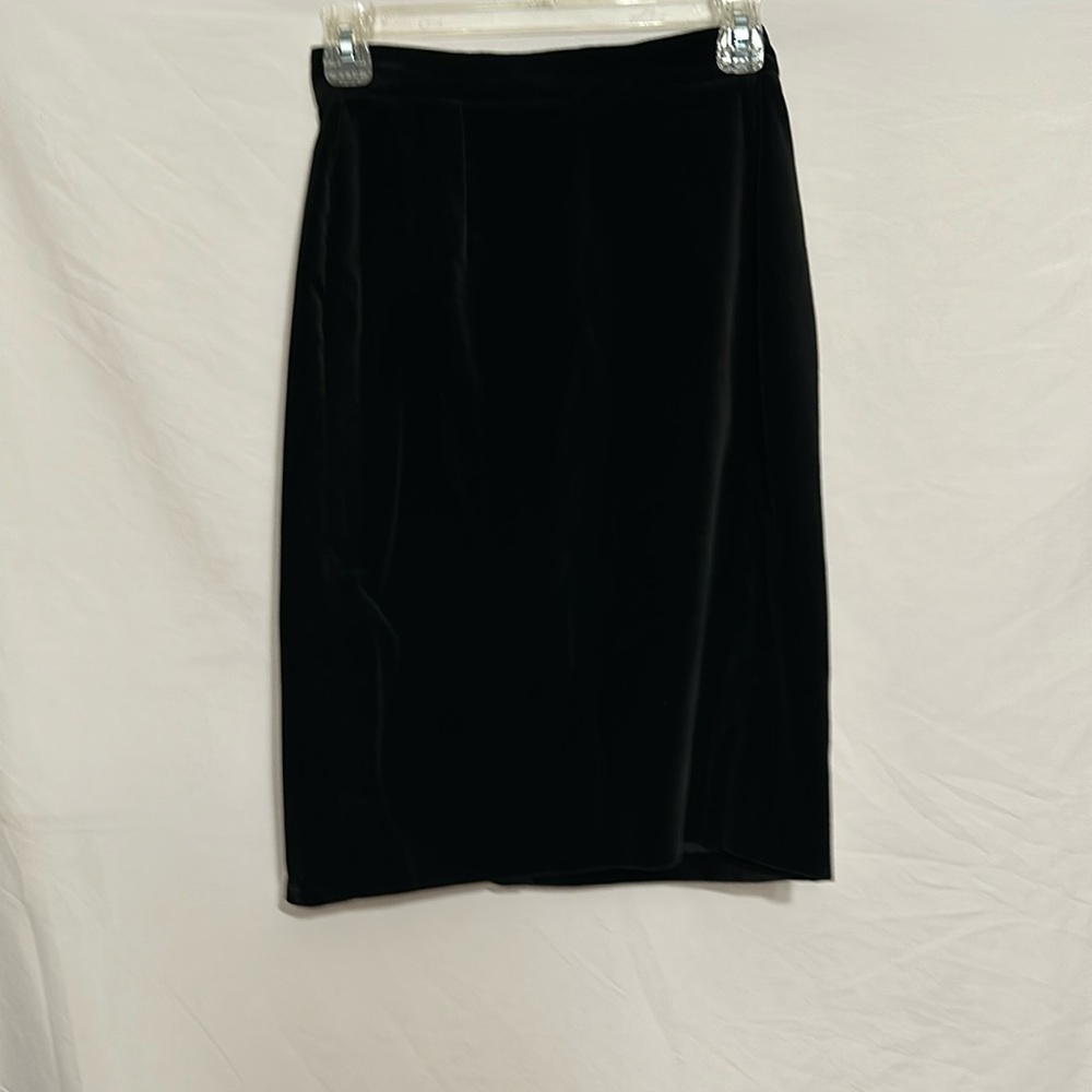 Preowned authentic excellent condition size 6 Vintage Gucci black velvet skirt